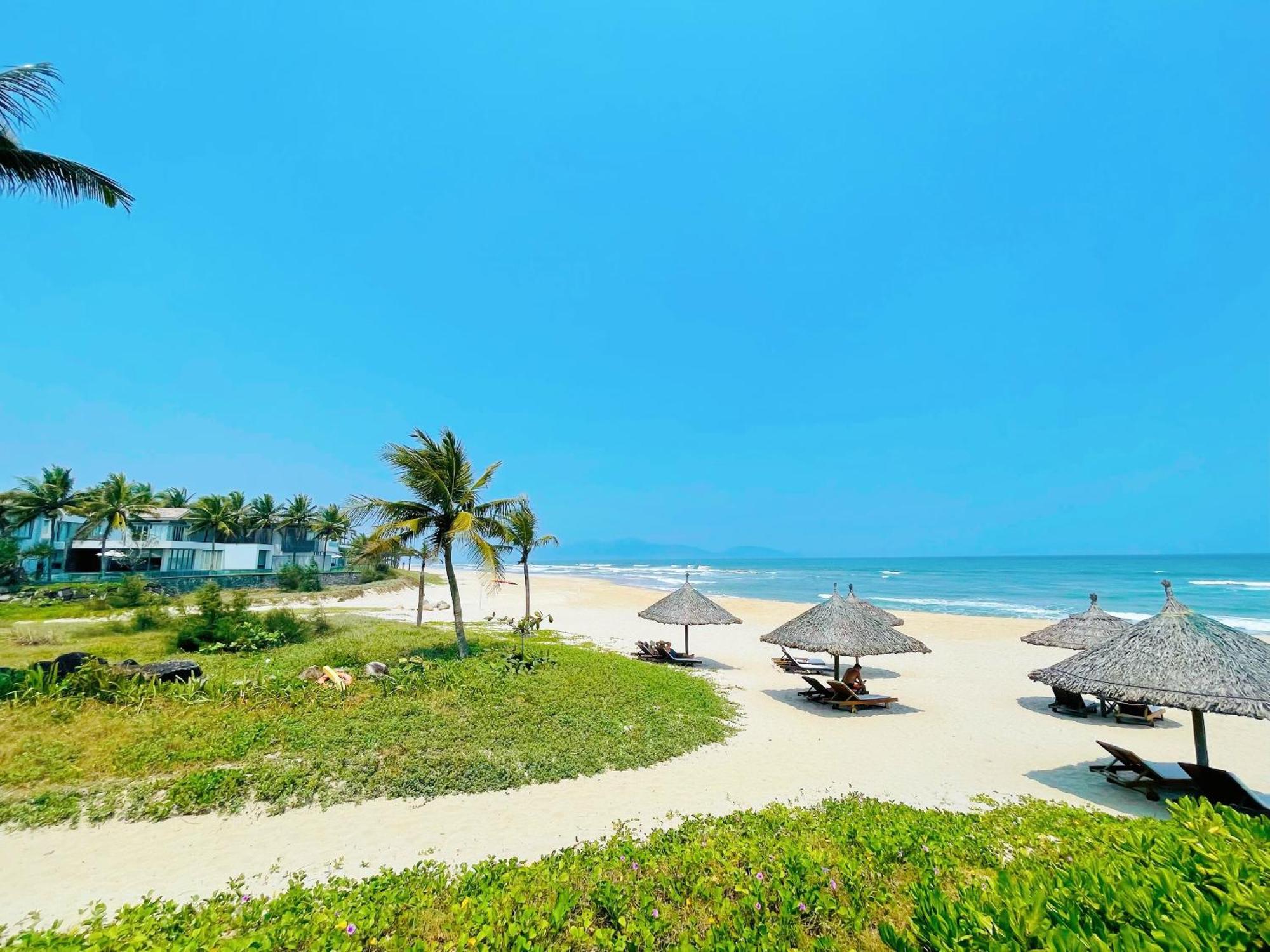 Memories Holiday Beach Villa Da Nang Exterior photo