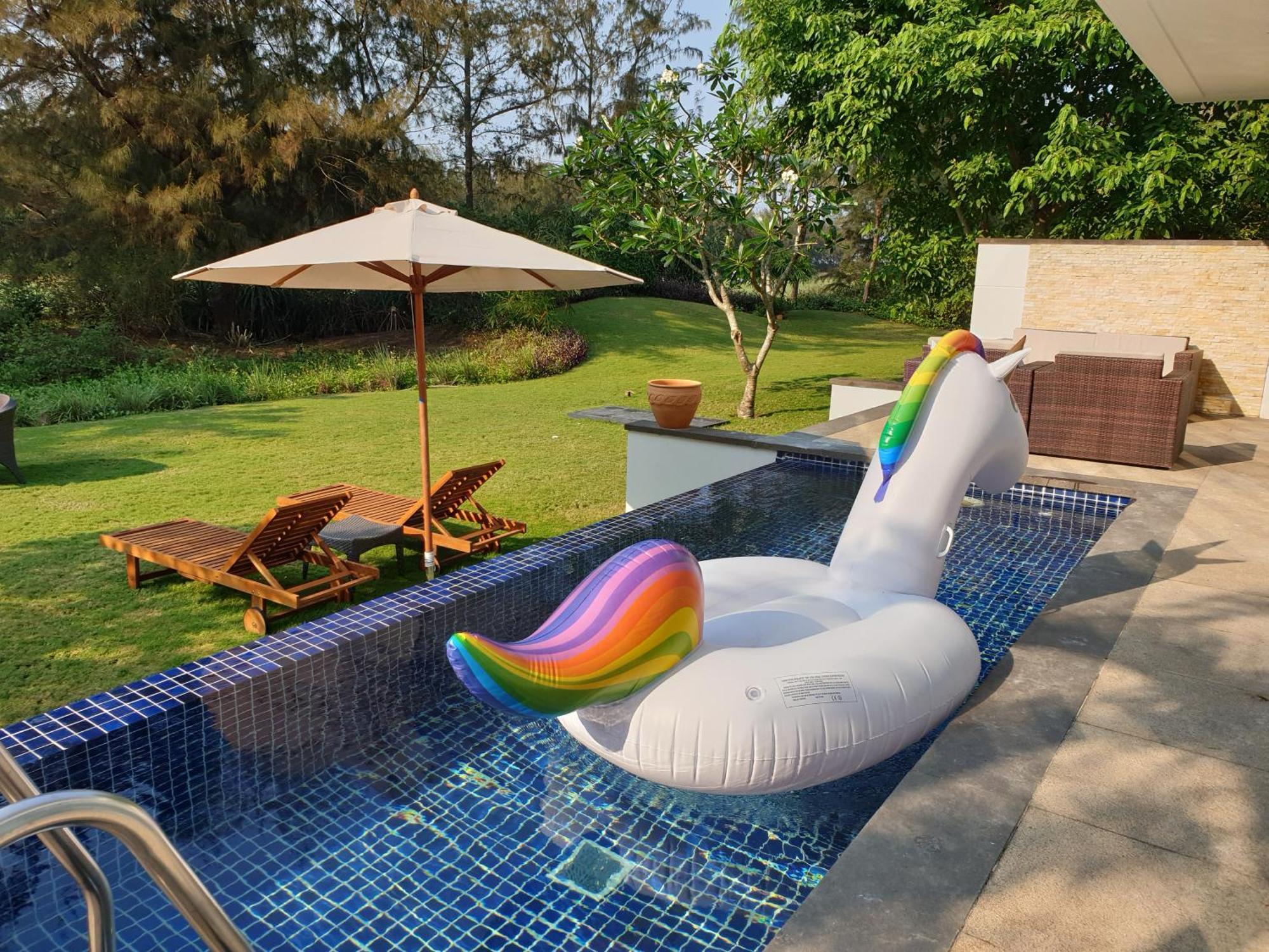 Memories Holiday Beach Villa Da Nang Exterior photo