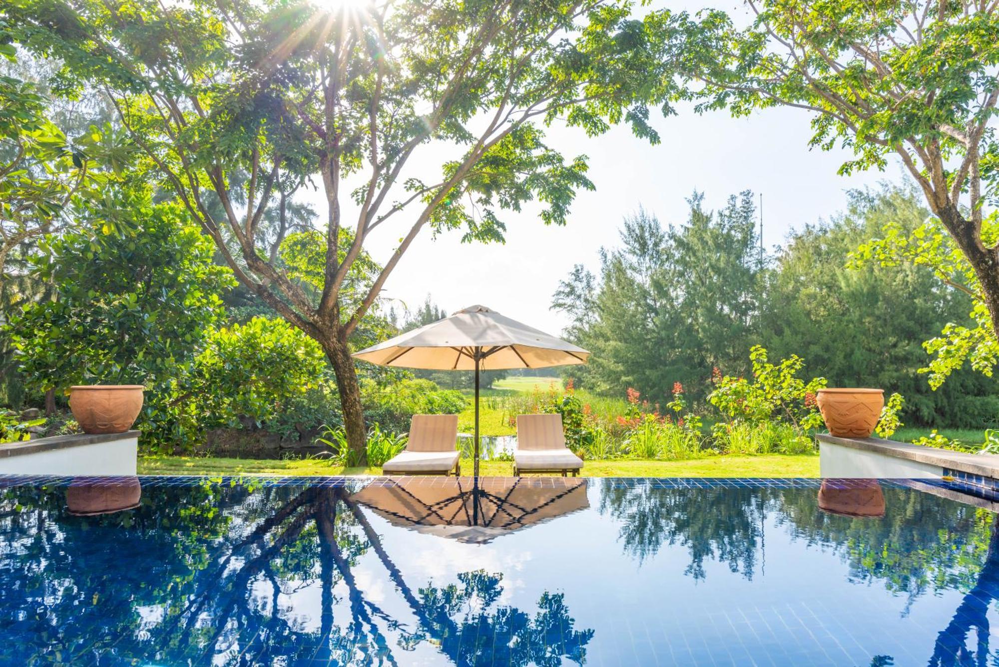 Memories Holiday Beach Villa Da Nang Exterior photo