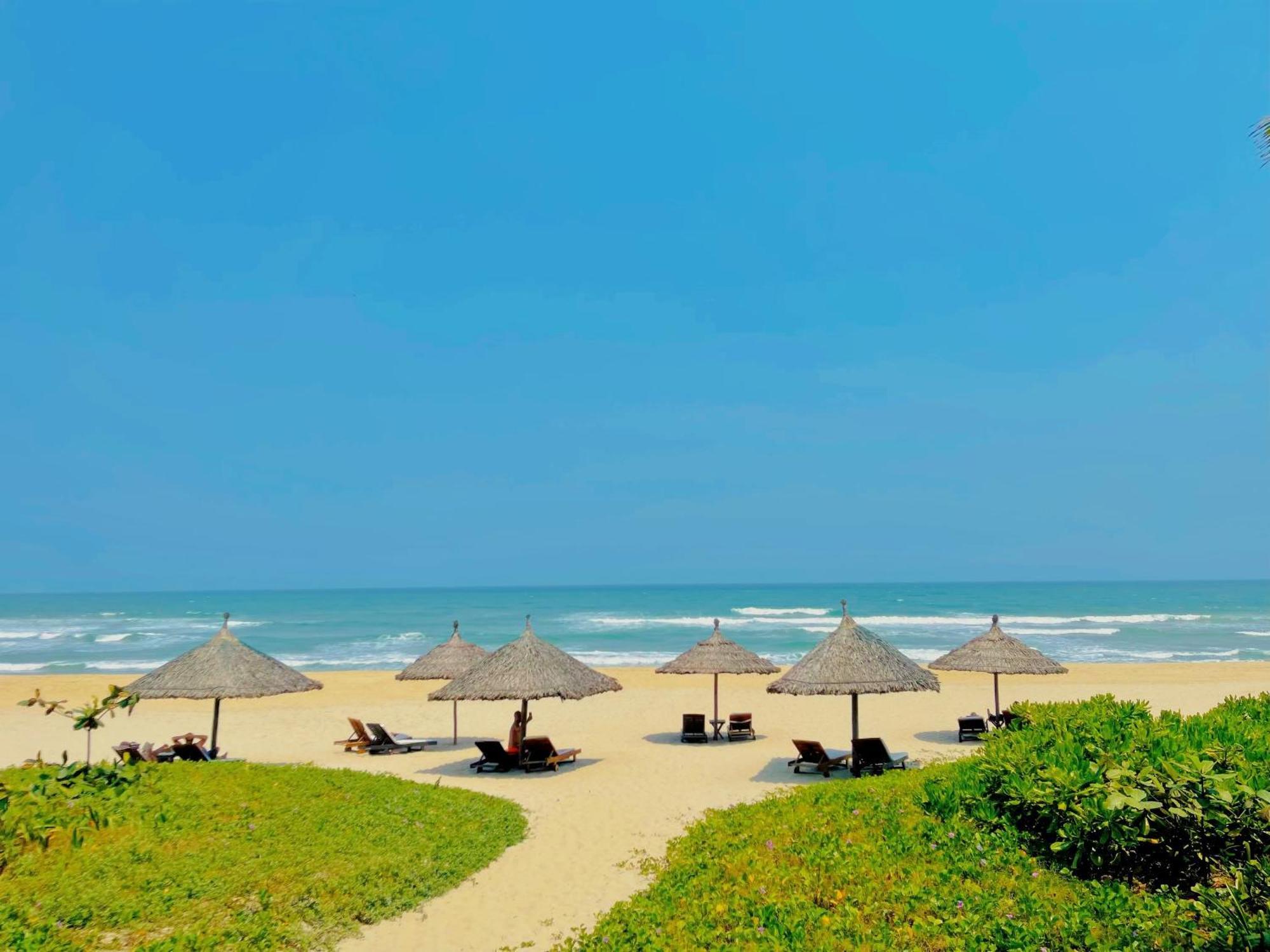 Memories Holiday Beach Villa Da Nang Exterior photo