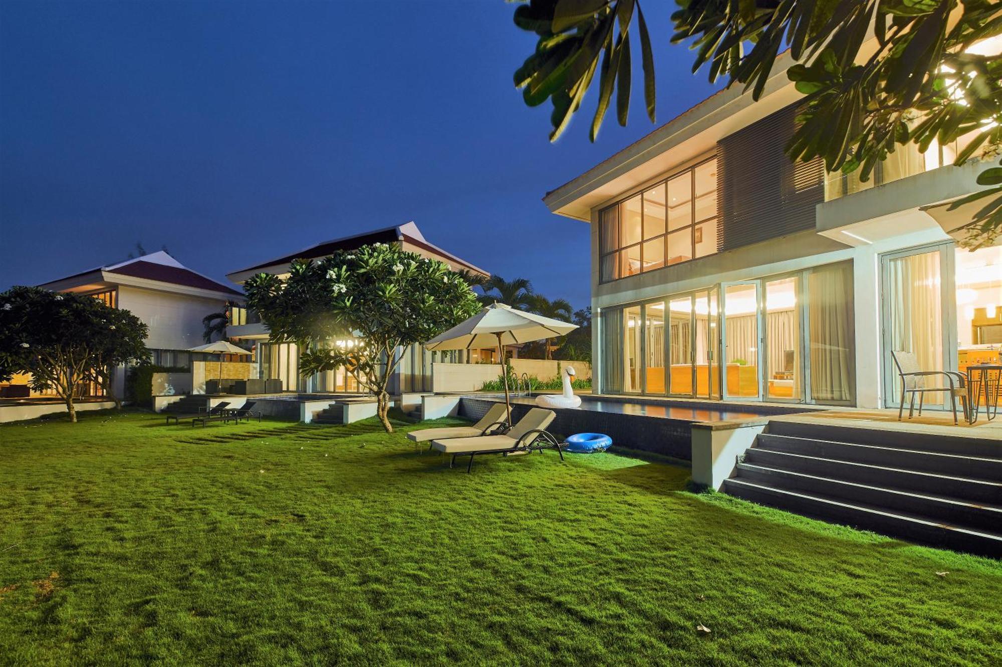 Memories Holiday Beach Villa Da Nang Exterior photo