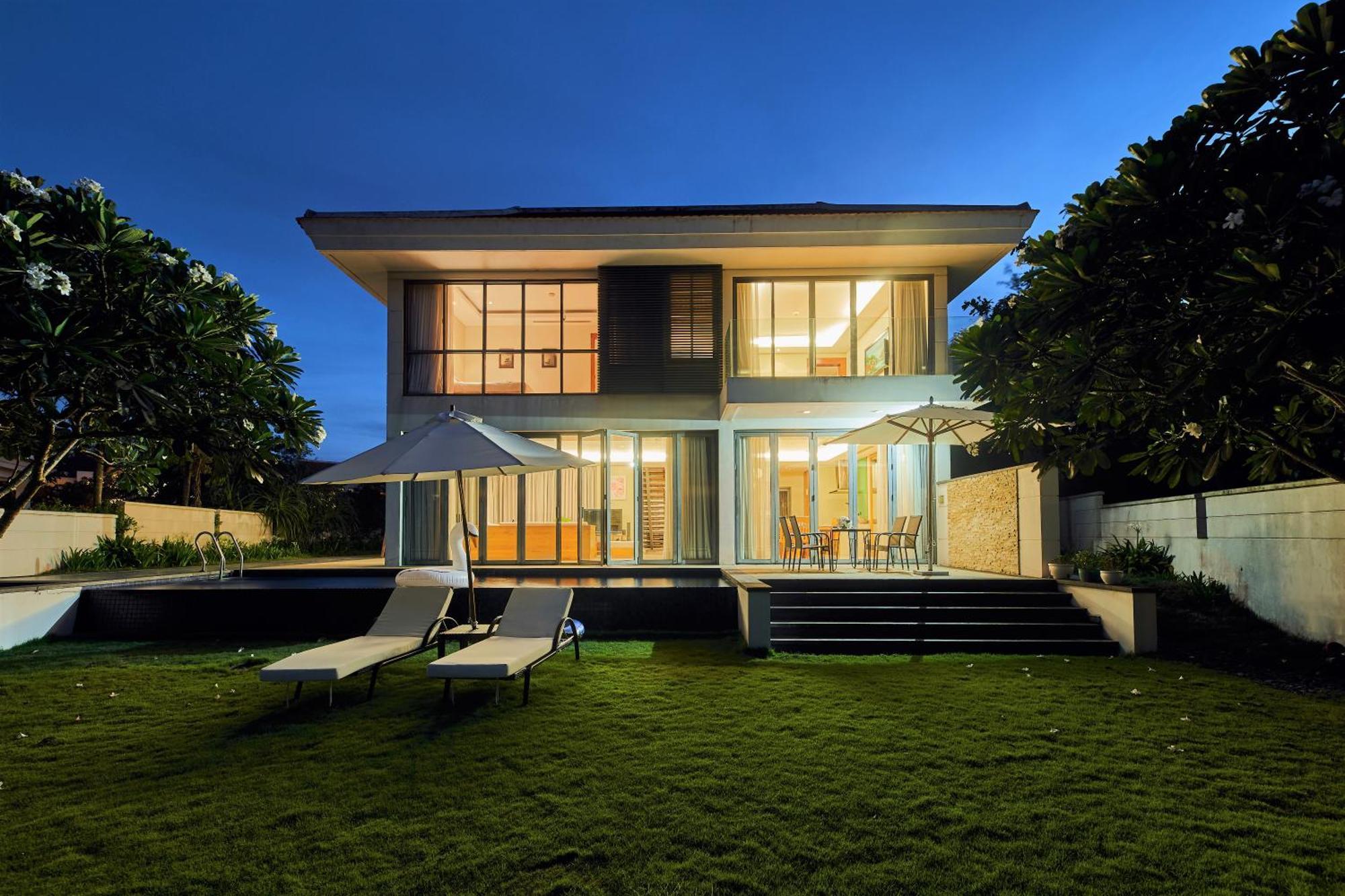 Memories Holiday Beach Villa Da Nang Exterior photo
